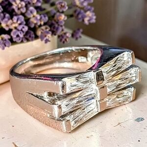 Adorable Signed Bowtie Rhinestone Baguette Sterling Silver Ring